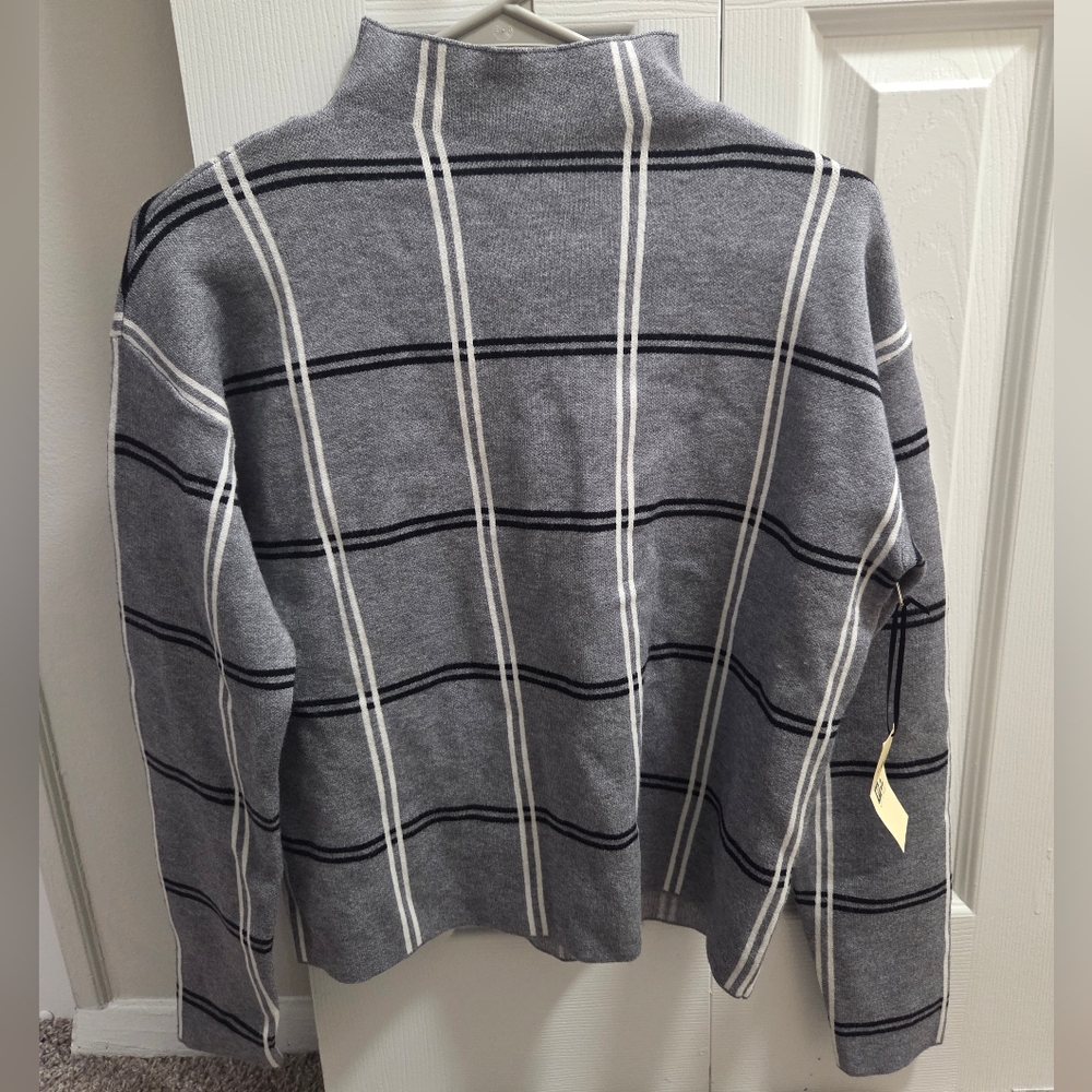 Max Studio Gray Knit Long Sleeve Turtleneck Sweater